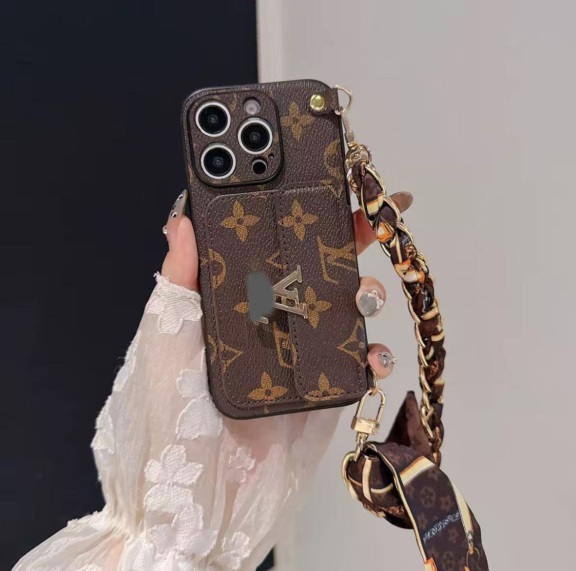 スマホケース  高級感ストラップ付き＋スカーフ付きスマホケース ダブルV   耐衝撃・防振性能に優れ、高級感あふれるスマホケースで、 iPhone12~17 に対応