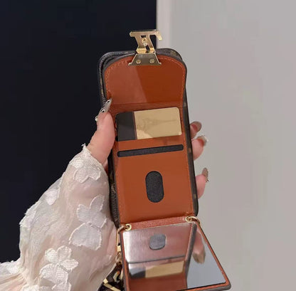 スマホケース  高級感ストラップ付き＋スカーフ付きスマホケース ダブルV   耐衝撃・防振性能に優れ、高級感あふれるスマホケースで、 iPhone12~17 に対応