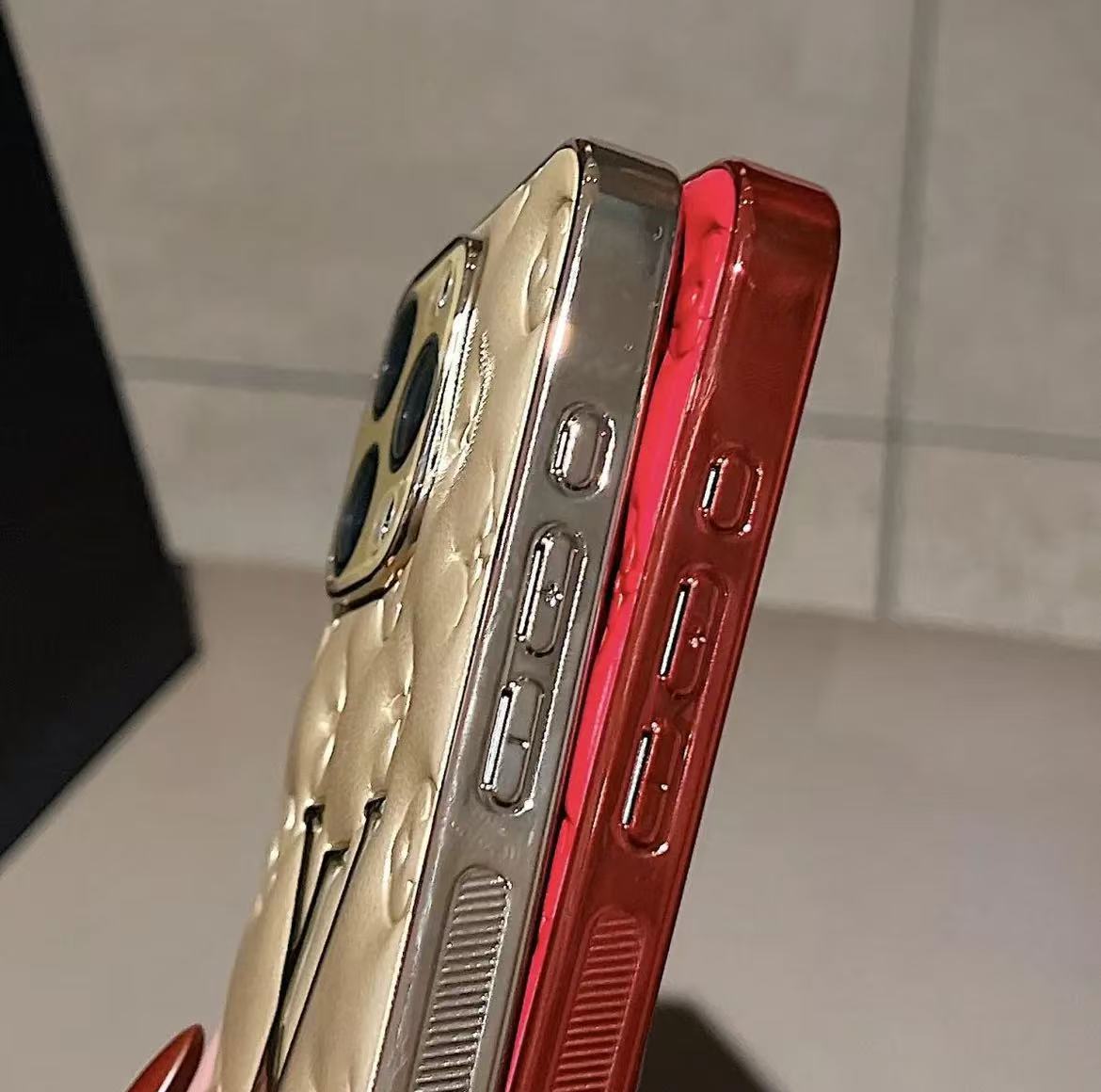 スマホケース  高級感星空 ダブルV  全5色  耐衝撃・防振性能に優れ、高級感あふれるスマホケースで、iPhone12~16 に対応