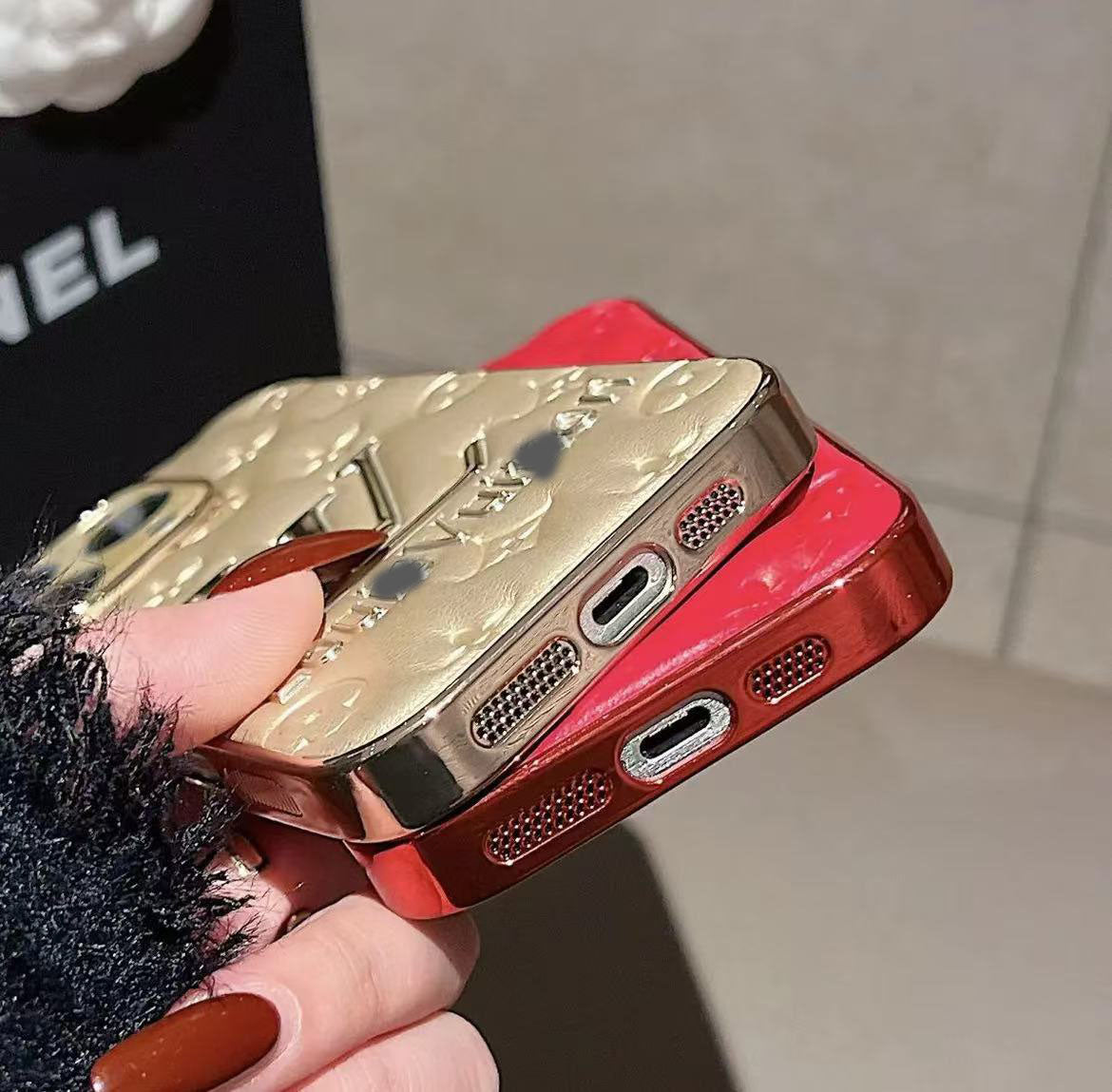 スマホケース  高級感星空 ダブルV  全5色  耐衝撃・防振性能に優れ、高級感あふれるスマホケースで、iPhone12~16 に対応