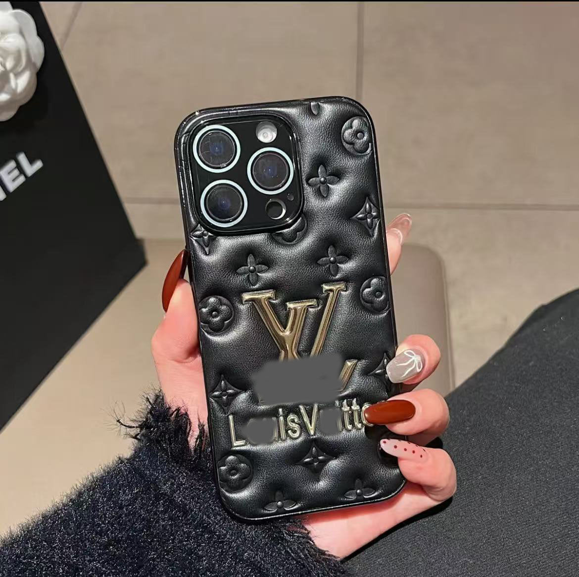 スマホケース  高級感星空 ダブルV  全5色  耐衝撃・防振性能に優れ、高級感あふれるスマホケースで、iPhone12~16 に対応