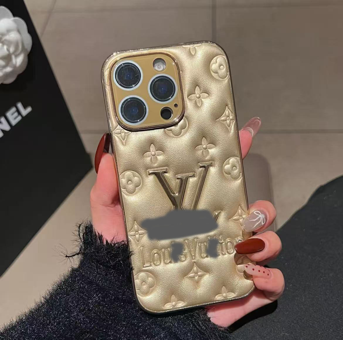 スマホケース  高級感星空 ダブルV  全5色  耐衝撃・防振性能に優れ、高級感あふれるスマホケースで、iPhone12~16 に対応