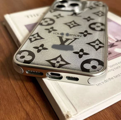 スマホケース  高級感レーザー光沢感スマホケース　ダブルV  耐衝撃・防振性能に優れ、高級感あふれるスマホケースで、iPhone13~17 に対応