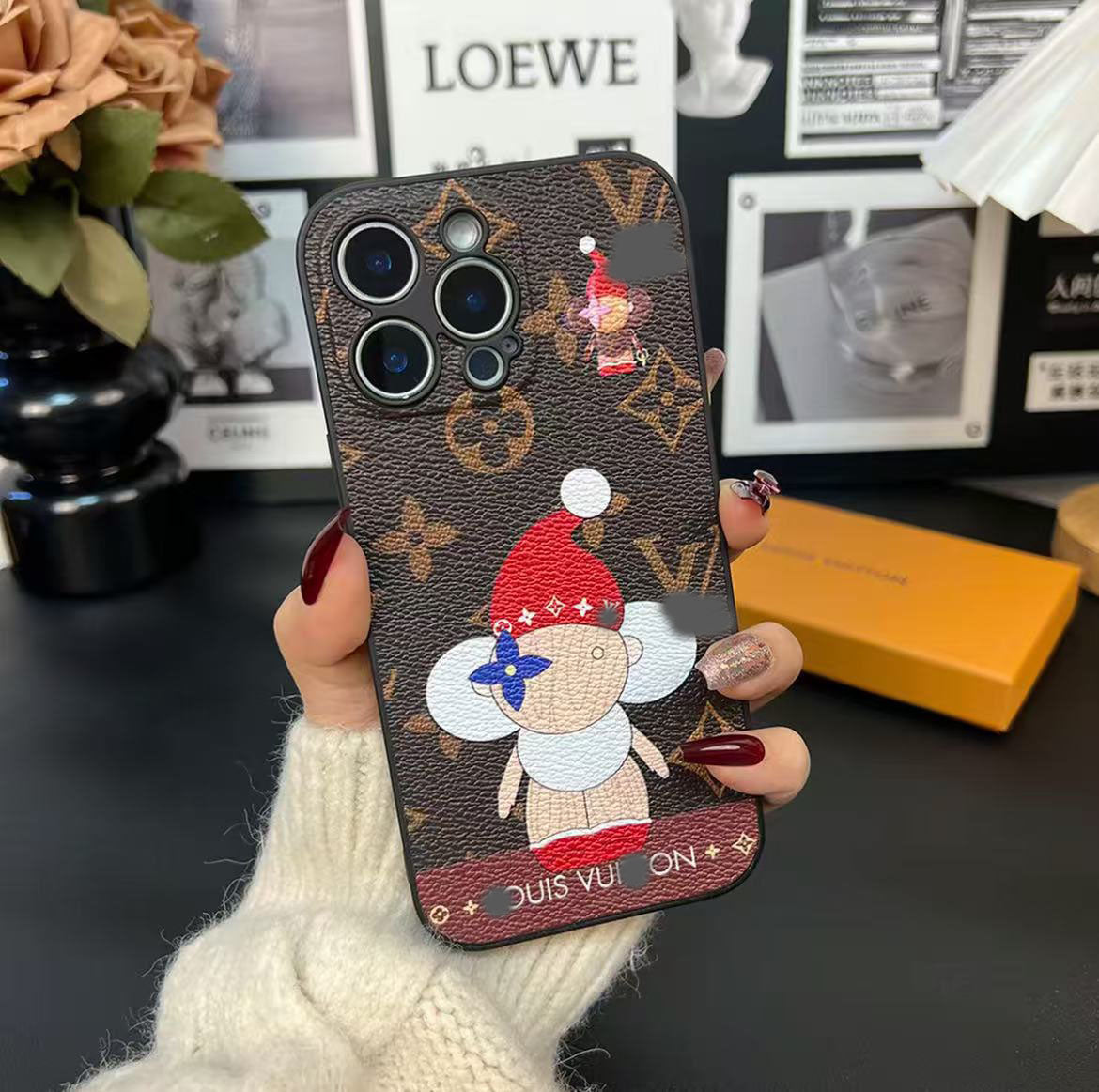 スマホケース  高級感ウィンター限定スマホケース  ダブルV  耐衝撃・防振性能に優れ、高級感あふれるスマホケースで、 iPhone13~16 に対応