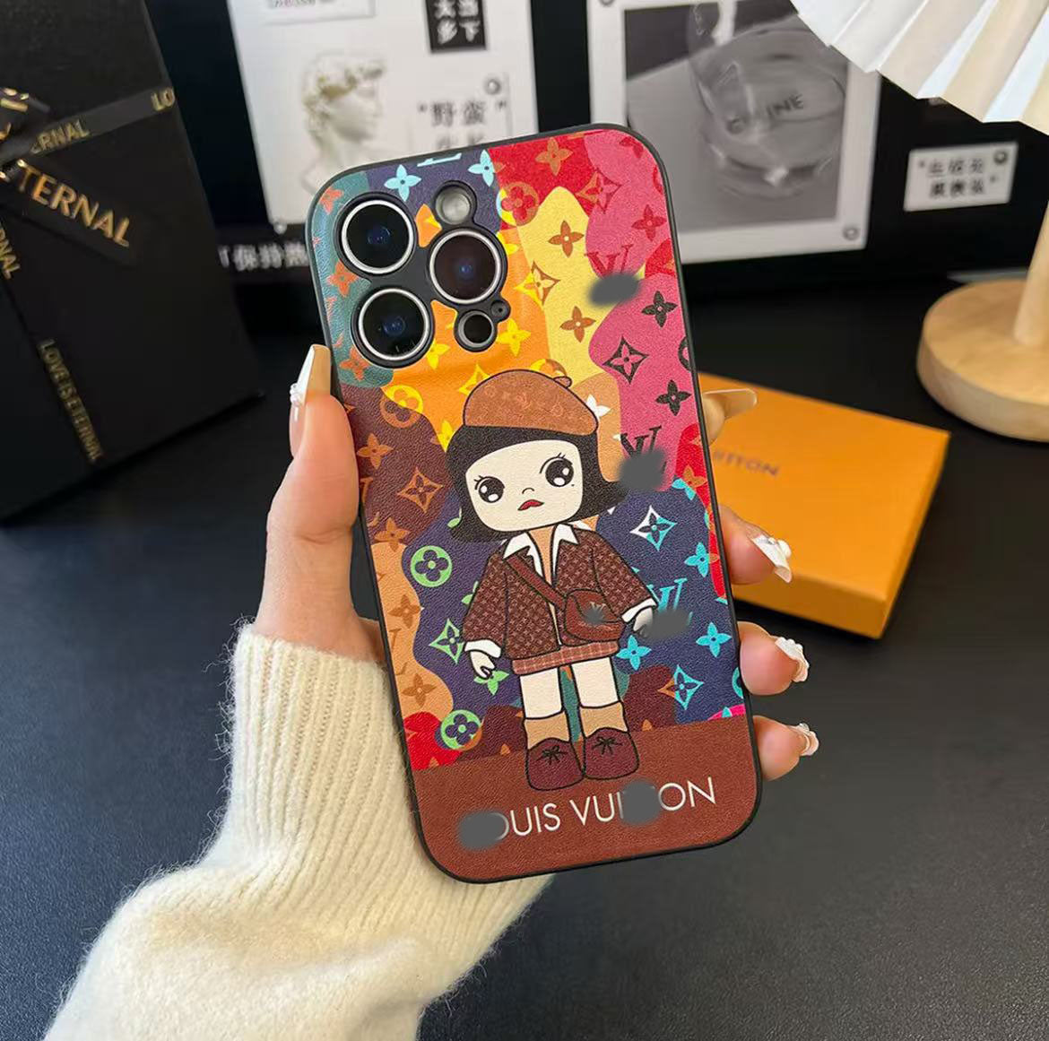 スマホケース  高級感女の子スマホケース  ダブルV  耐衝撃・防振性能に優れ、高級感あふれるスマホケースで、 iPhone13~16 に対応