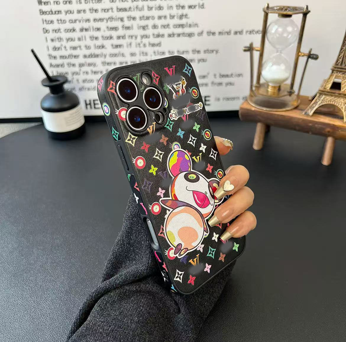 スマホケース  高級感全面花スマホケース  ダブルV  耐衝撃・防振性能に優れ、高級感あふれるスマホケースで、 iPhone13~16 に対応