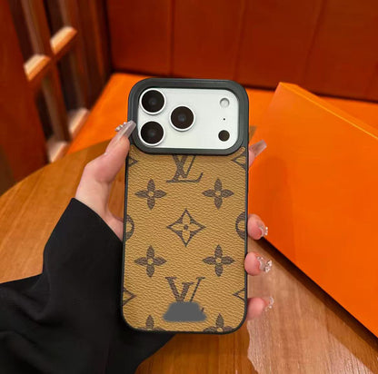 スマホケース  高級感レザー製  ダブルV  グリッタース  耐衝撃・防振性能に優れ、高級感あふれるスマホケースで、iPhone13~17 に対応