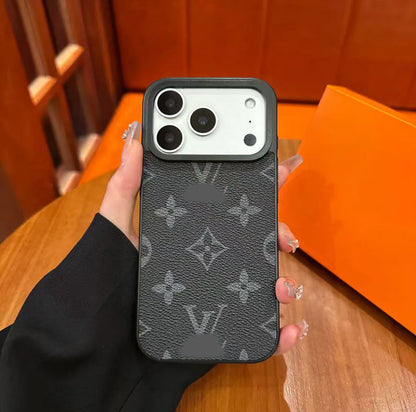 スマホケース  高級感レザー製  ダブルV  グリッタース  耐衝撃・防振性能に優れ、高級感あふれるスマホケースで、iPhone13~17 に対応