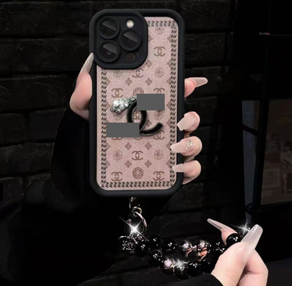 スマホケース  高級感ブレスレットを付き  ダブルC  耐衝撃・防振性能に優れ、高級感あふれるスマホケースで、iPhone11~17 に対応