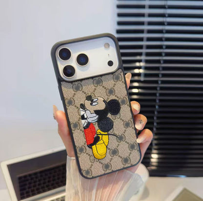 スマホケース  高級感刺繍柄スマホケース  ダブルG  耐衝撃・防振性能に優れ、高級感あふれるスマホケースで、iPhone12~17 に対応