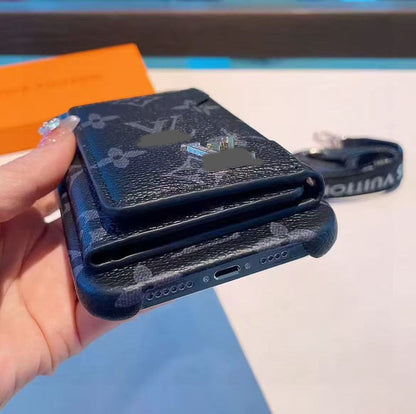 スマホケース  高級感カードポケット付き＋ストラップ付きスマホケース  ダブルV  耐衝撃・防振性能に優れ、高級感あふれるスマホケースで、iPhone13~17 に対応