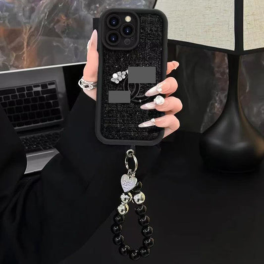 スマホケース  高級感ブレスレットを付き  ダブルC  耐衝撃・防振性能に優れ、高級感あふれるスマホケースで、iPhone11~17 に対応