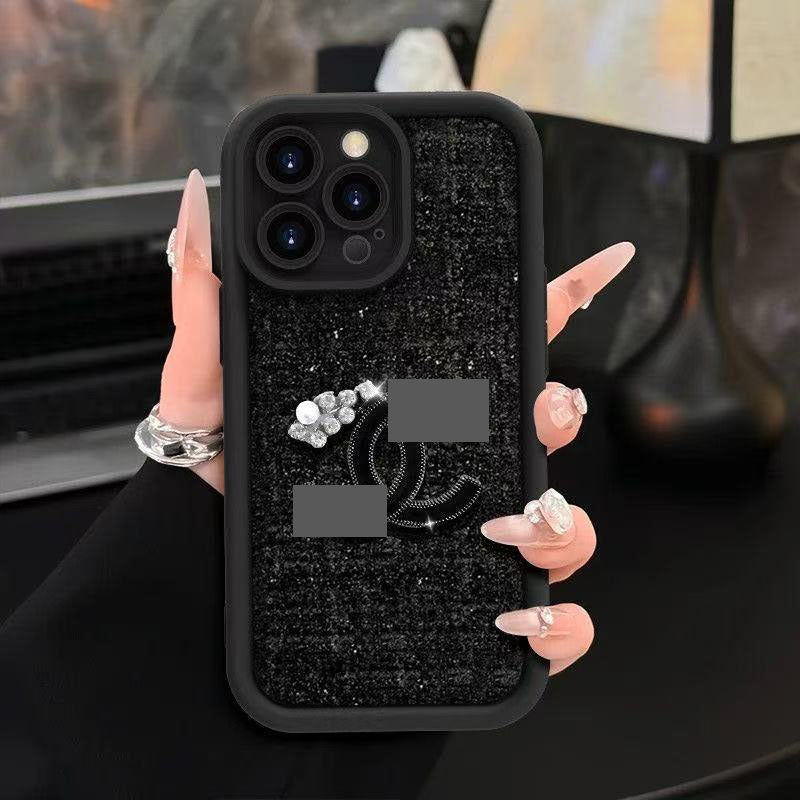 スマホケース  高級感ブレスレットを付き  ダブルC  耐衝撃・防振性能に優れ、高級感あふれるスマホケースで、iPhone11~17 に対応