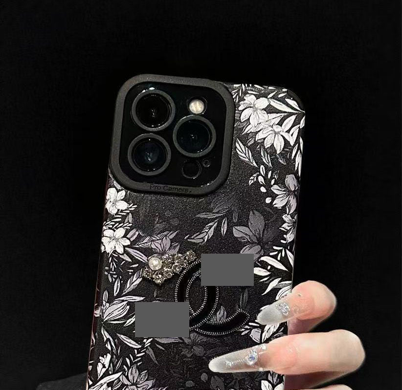 スマホケース  高級感ブレスレットを付き  ダブルC  耐衝撃・防振性能に優れ、高級感あふれるスマホケースで、iPhone11~17 に対応