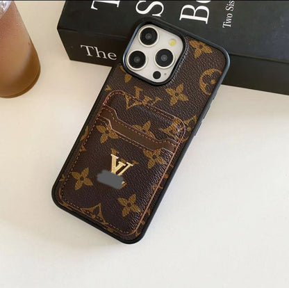 スマホケース  高級感カードポケット付きスマホケース  ダブルV  耐衝撃・防振性能に優れ、高級感あふれるスマホケースで、iPhone12~16 に対応