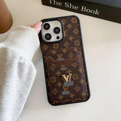 スマホケース  高級感カードポケット付きスマホケース  ダブルV  耐衝撃・防振性能に優れ、高級感あふれるスマホケースで、iPhone12~16 に対応