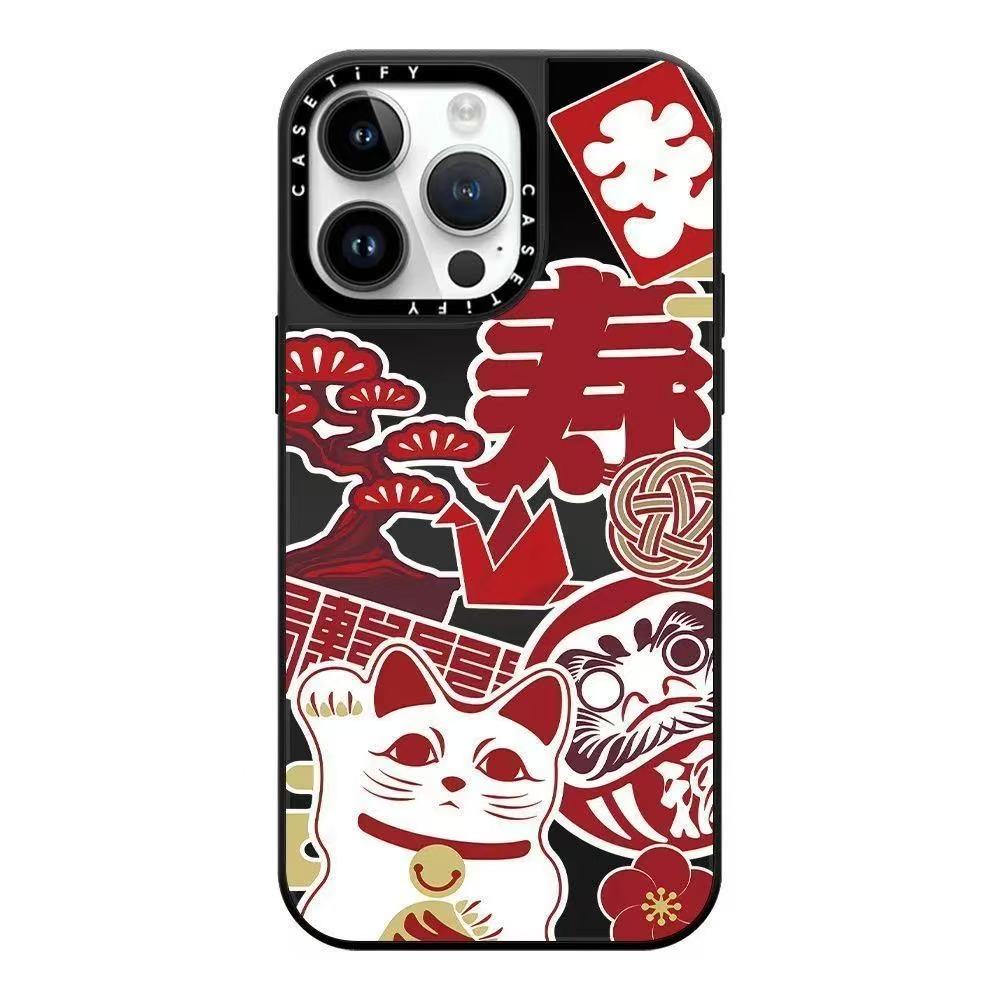 スマホケース  だるま＆招き猫柄スマホケース！ 縁起物のコンビで幸運を招き  耐衝撃・防振性能に優れ、高級感あふれるスマホケースで、iPhone12~16 に対応