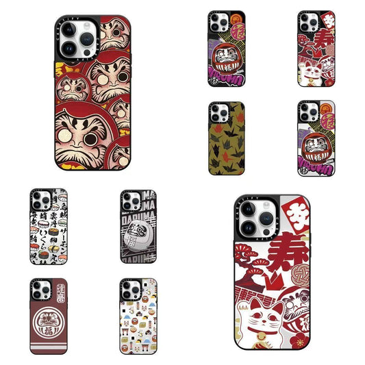 スマホケース  だるま＆招き猫柄スマホケース！ 縁起物のコンビで幸運を招き  耐衝撃・防振性能に優れ、高級感あふれるスマホケースで、iPhone12~16 に対応