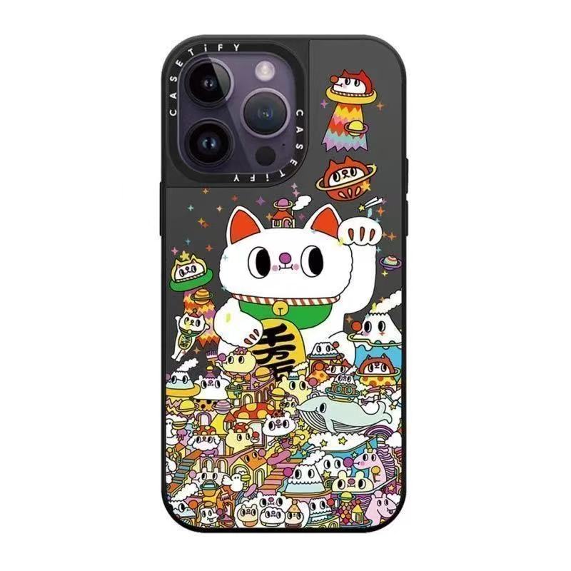 スマホケース  ミラー仕上げ招き猫柄スマホケース！ 縁起物のコンビで幸運を招き  耐衝撃・防振性能に優れ、高級感あふれるスマホケースで、iPhone12~16 に対応