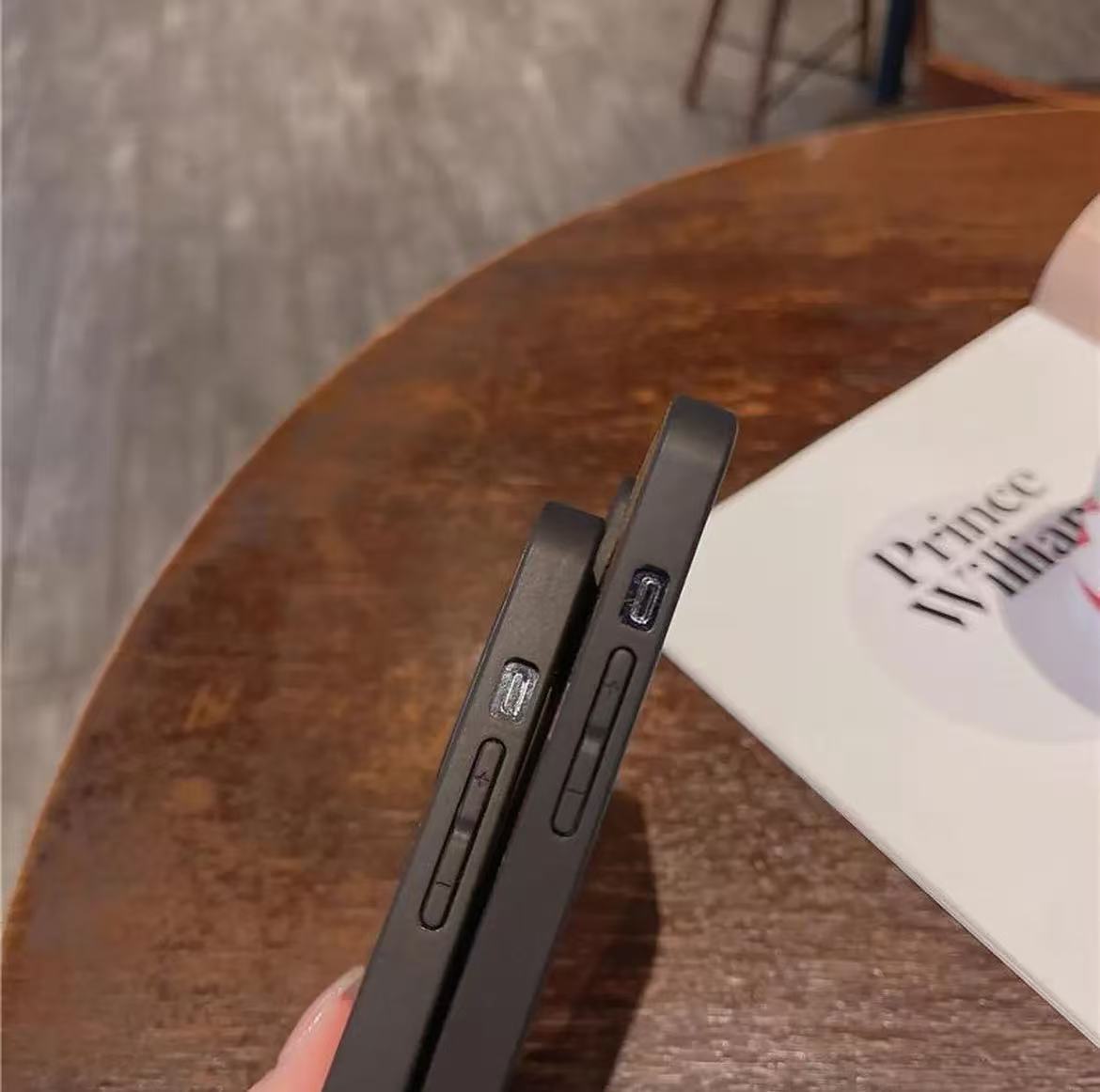 スマホケース  高級感  ダブルＶ 耐衝撃・防振性能に優れ、高級感あふれるスマホケースで、iPhone に対応