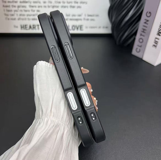 スマホケース  高級感 人気パンダ  ダブルＶ 耐衝撃・防振性能に優れ、高級感あふれるスマホケースで、 iPhone14~iPhone16 に対応