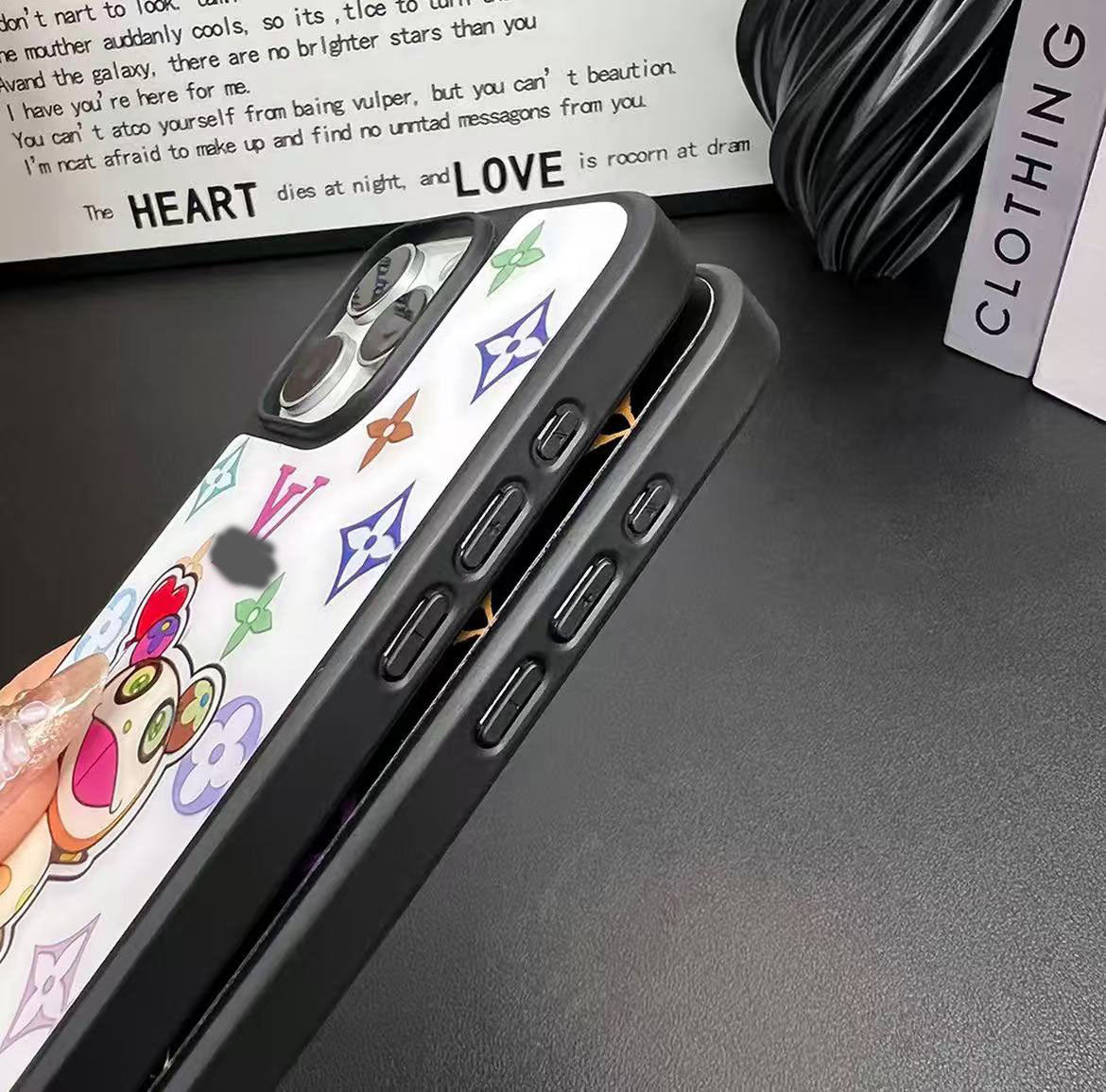 スマホケース  高級感 人気パンダ  ダブルＶ 耐衝撃・防振性能に優れ、高級感あふれるスマホケースで、 iPhone14~iPhone16 に対応