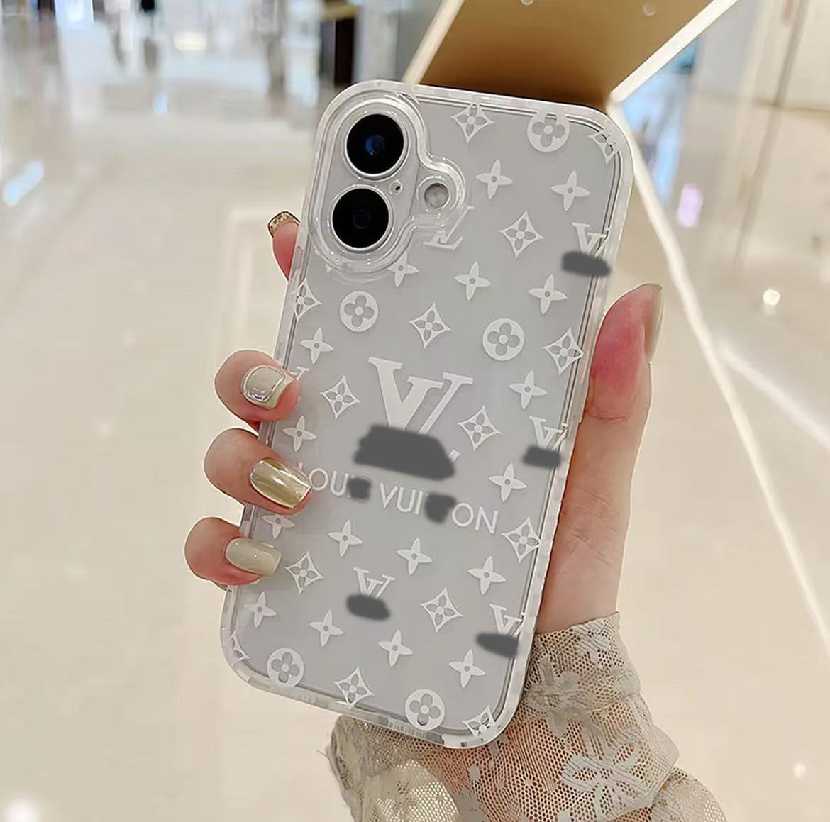 スマホケース  高級透明感 ダブルV  耐衝撃・防振性能に優れ、高級感あふれるスマホケースで、iPhone13~17 に対応