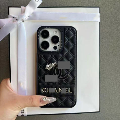 スマホケース  高級感ダブルＣ  耐衝撃・防振性能に優れ、高級感あふれるスマホケースで、iPhone12~17 に対応