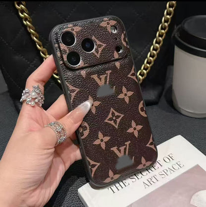 スマホケース  高級感さくらんぼ ダブルV  耐衝撃・防振性能に優れ、高級感あふれるスマホケースで、iPhone13~17 に対応