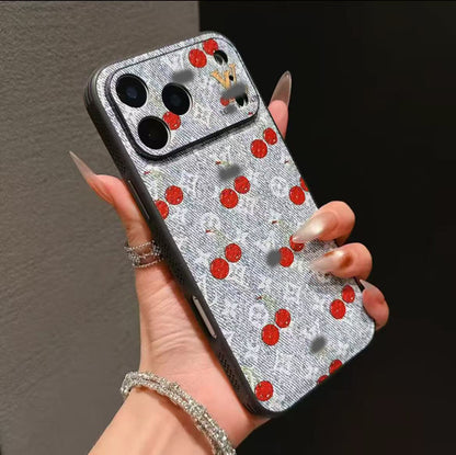 スマホケース  高級感さくらんぼ ダブルV  耐衝撃・防振性能に優れ、高級感あふれるスマホケースで、iPhone13~17 に対応