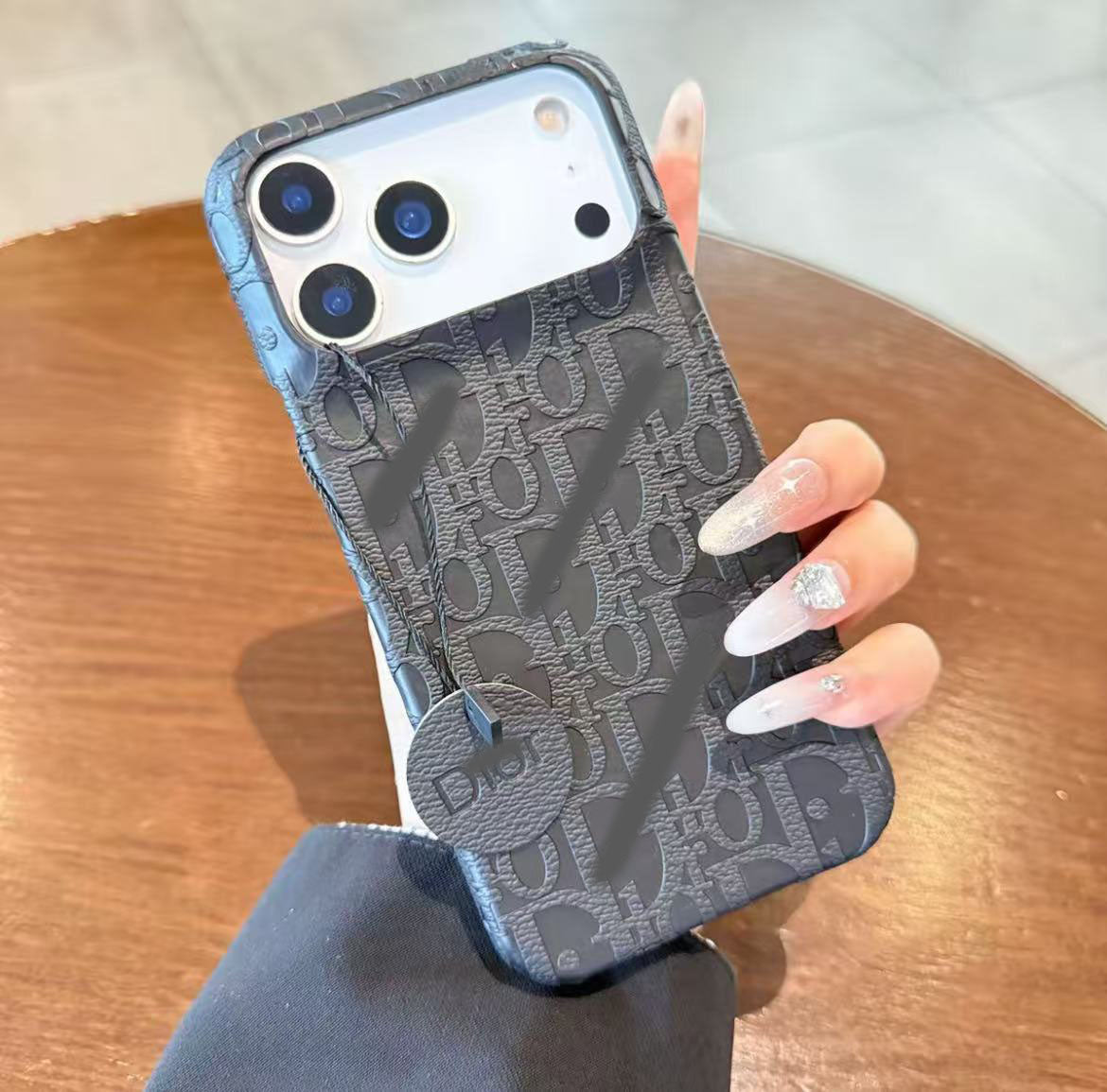 スマホケース  高級感開口式スマホケース  Di** 耐衝撃・防振性能に優れ、高級感あふれるスマホケースで、iPhone12~17 に対応