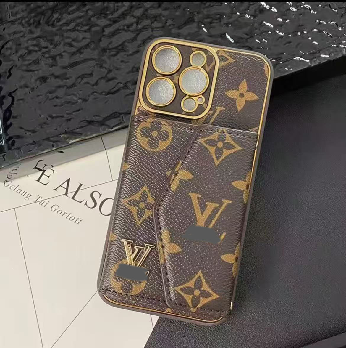 スマホケース  高級感カードポケット付きスマホケース  ダブルV  耐衝撃・防振性能に優れ、高級感あふれるスマホケースで、iPhone13~17 に対応