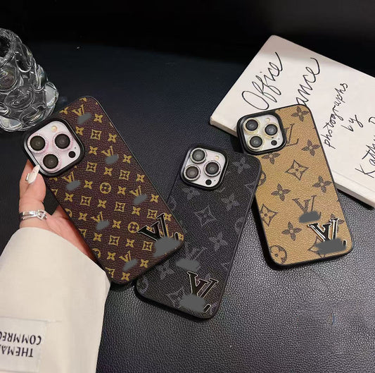 スマホケース  高級感黒ロゴ  ダブルV  耐衝撃・防振性能に優れ、高級感あふれるスマホケースで、iPhone12~16 に対応