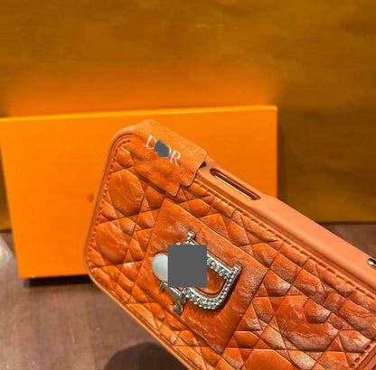 スマホケース  高級感ふわふわスマホケース  ダブルV  耐衝撃・防振性能に優れ、高級感あふれるスマホケースで、iPhone13~17 に対応