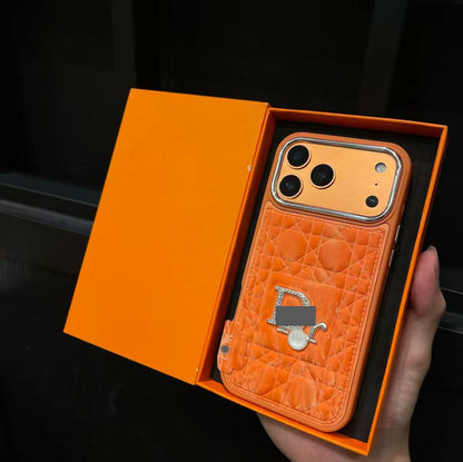 スマホケース  高級感ふわふわスマホケース  ダブルV  耐衝撃・防振性能に優れ、高級感あふれるスマホケースで、iPhone13~17 に対応