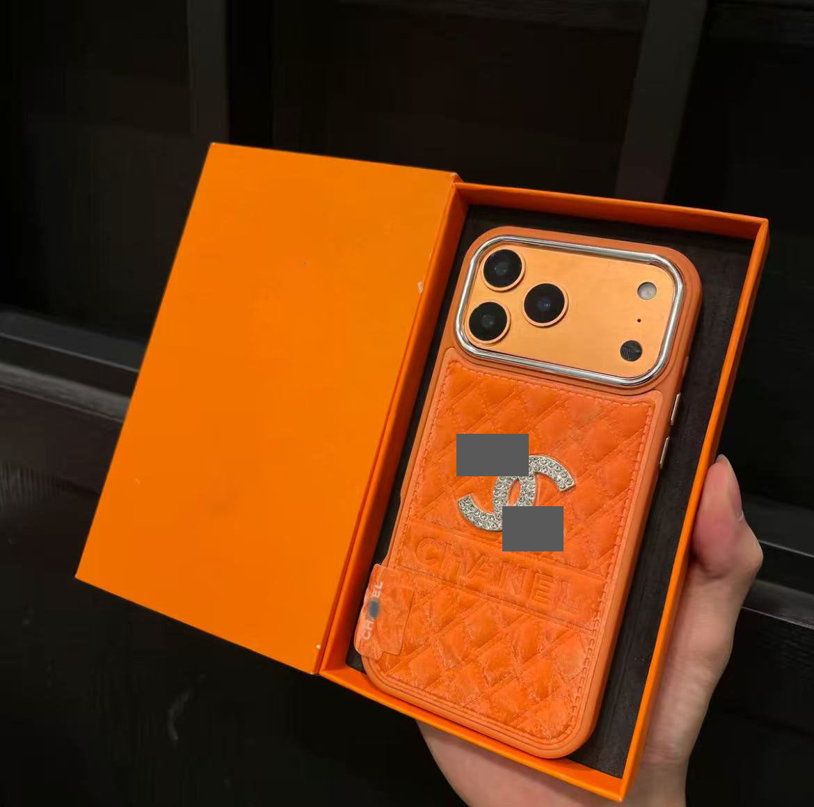 スマホケース  高級感ふわふわスマホケース  ダブルV  耐衝撃・防振性能に優れ、高級感あふれるスマホケースで、iPhone13~17 に対応