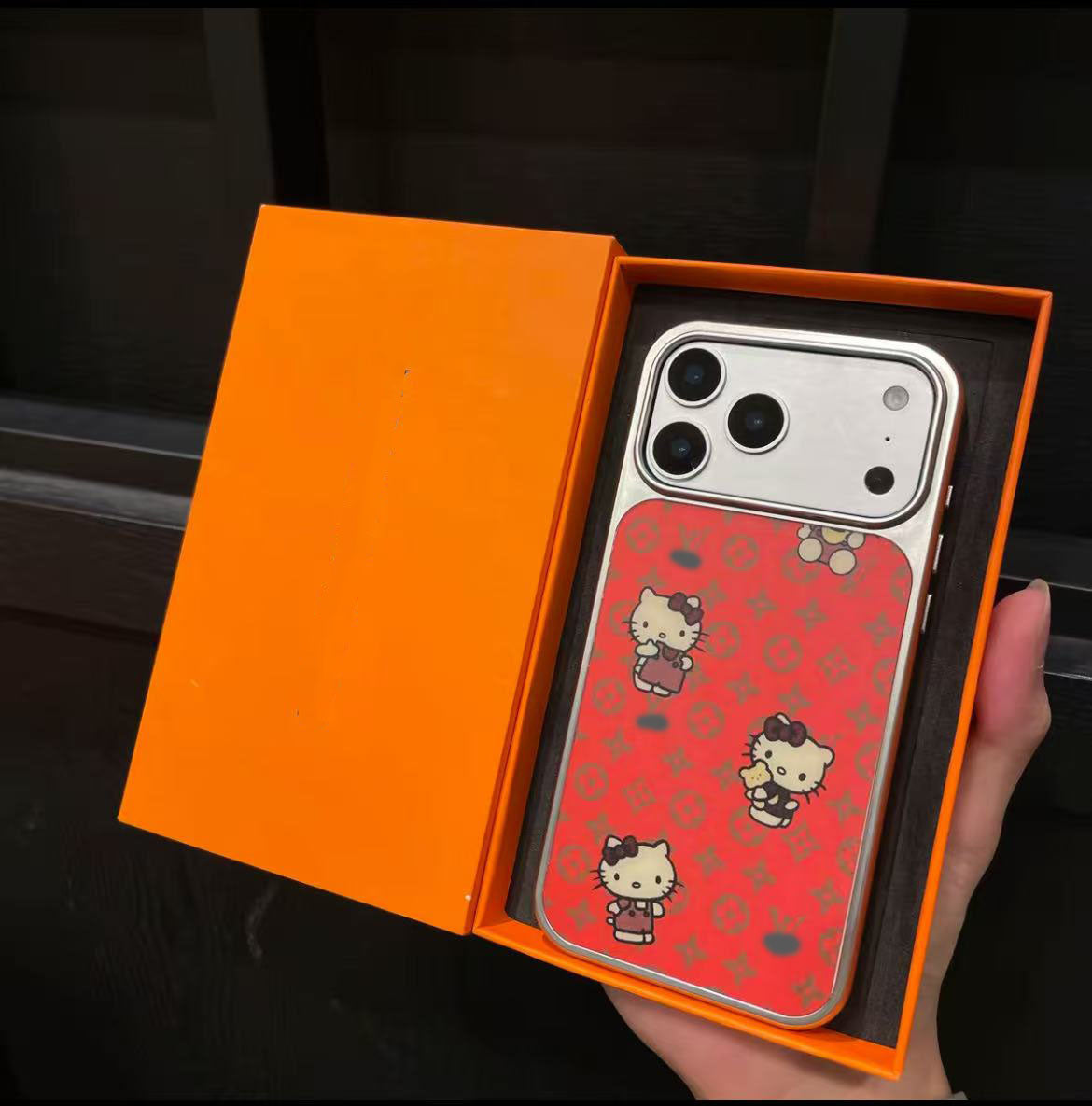 スマホケース  高級感シンプルスマホケース  ダブルV  耐衝撃・防振性能に優れ、高級感あふれるスマホケースで、iPhone12~17 に対応