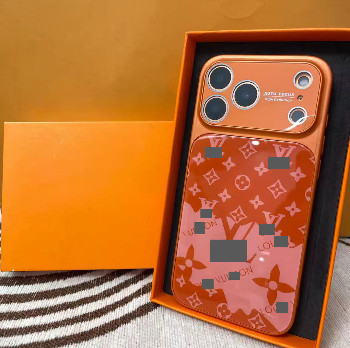 スマホケース  高級感オレンジカラーブロックスマホケース  ダブルV  耐衝撃・防振性能に優れ、高級感あふれるスマホケースで、iPhone12~17 に対応