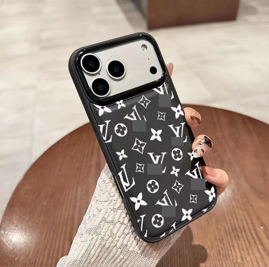 スマホケース  高級感無秩序アルファベット柄  ダブルV  耐衝撃・防振性能に優れ、高級感あふれるスマホケースで、iPhone12~17 に対応