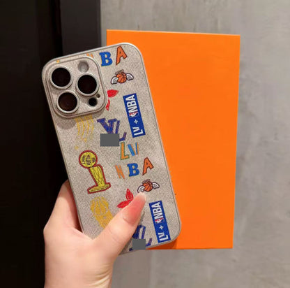 スマホケース  高級感バスケットボールファン向けスマホケース  ダブルV  耐衝撃・防振性能に優れ、高級感あふれるスマホケースで、iPhone12~16 に対応