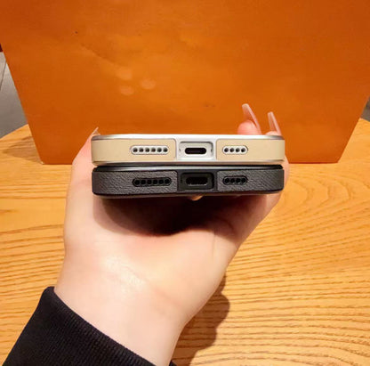 スマホケース  高級感バスケットボールファン向けスマホケース  ダブルV  耐衝撃・防振性能に優れ、高級感あふれるスマホケースで、iPhone12~16 に対応