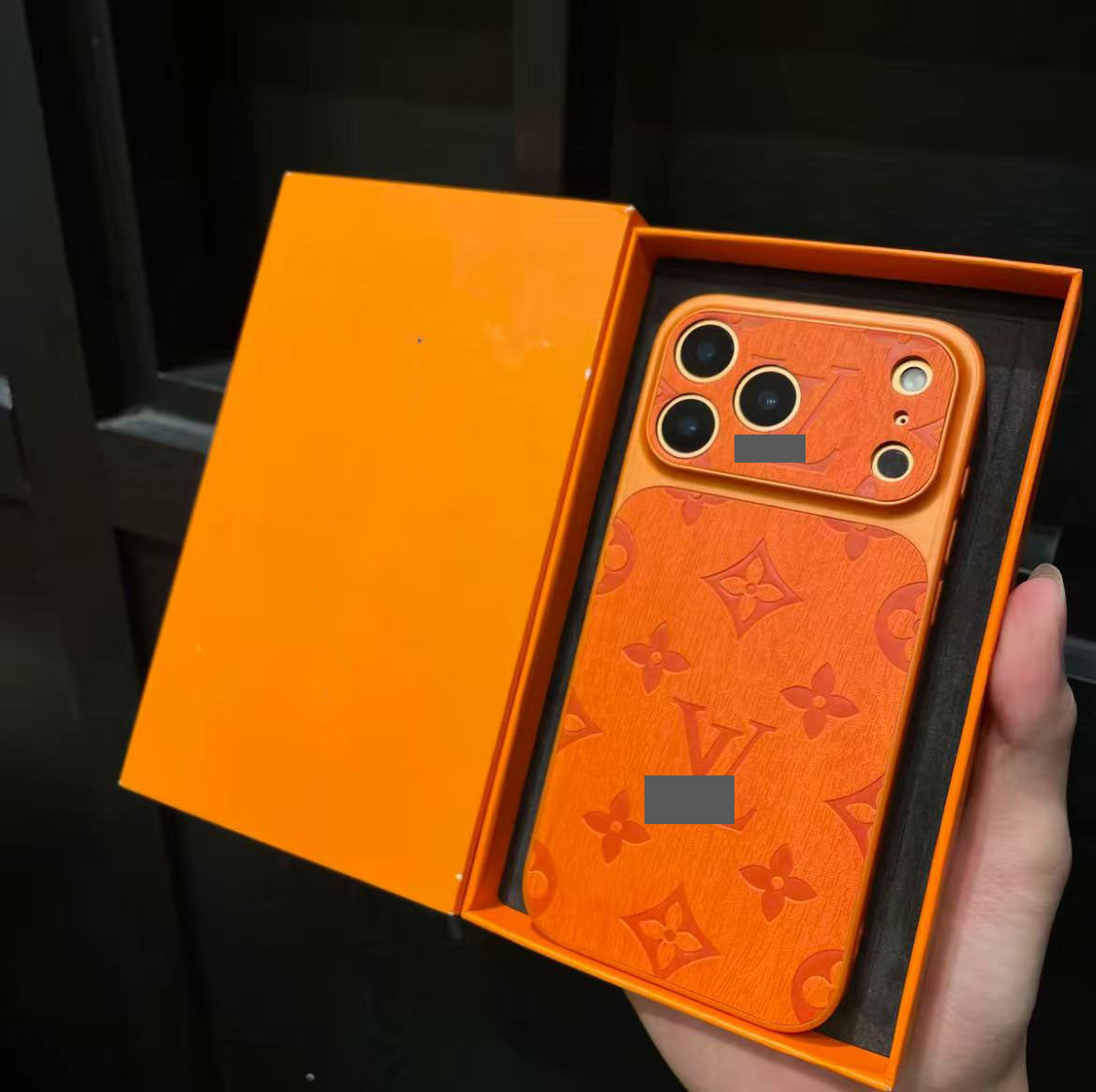 スマホケース  高級感レトロ木目柄スマホケース  ダブルV  耐衝撃・防振性能に優れ、高級感あふれるスマホケースで、iPhone13~17 に対応