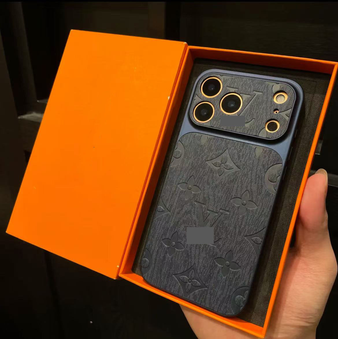 スマホケース  高級感レトロ木目柄スマホケース  ダブルV  耐衝撃・防振性能に優れ、高級感あふれるスマホケースで、iPhone13~17 に対応