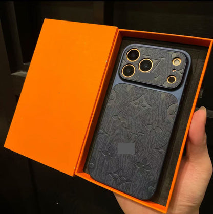 スマホケース  高級感レトロ木目柄スマホケース  ダブルV  耐衝撃・防振性能に優れ、高級感あふれるスマホケースで、iPhone13~17 に対応