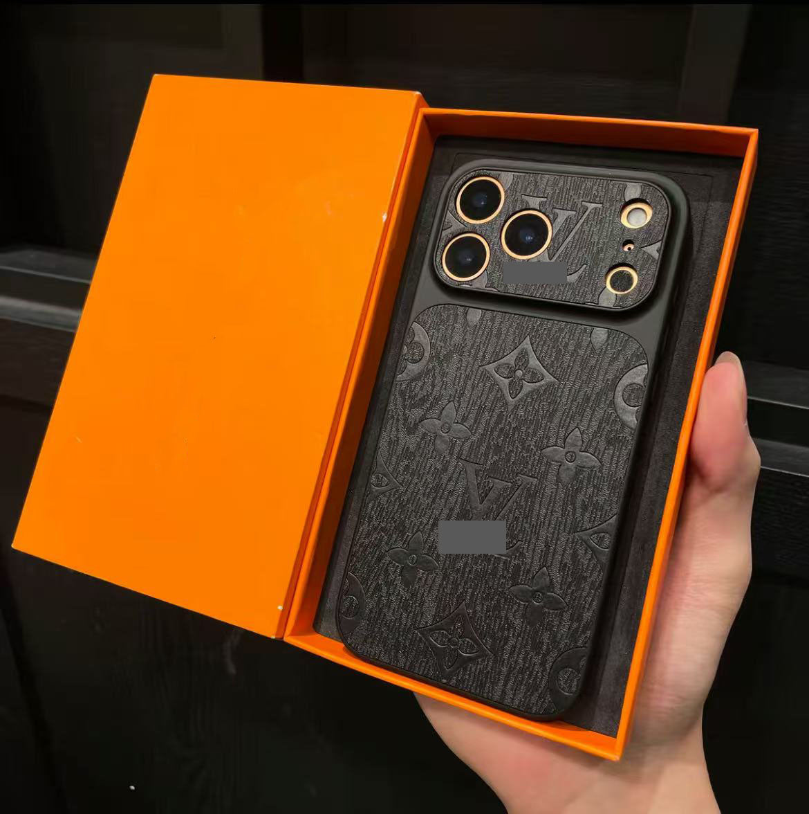 スマホケース  高級感レトロ木目柄スマホケース  ダブルV  耐衝撃・防振性能に優れ、高級感あふれるスマホケースで、iPhone13~17 に対応