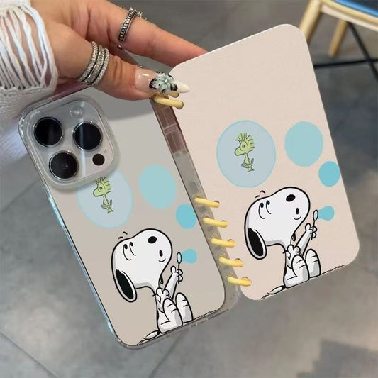 本型スマホケース  スヌーピの愛らしい柄が魅力的なスマホケースです！  手帳型スマホケース  キャラクターの柔らかい 折りたたみ式 ノート型 スマホケース  iPhone に対応