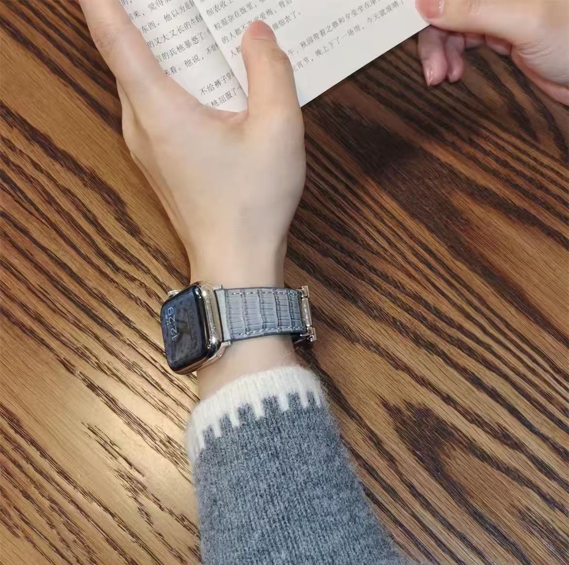 アップルウォッチストラップ  Apple Watch  ダブルV バンド　レザー リザード柄  iWatch ストラップ 38mm～49mm 対応