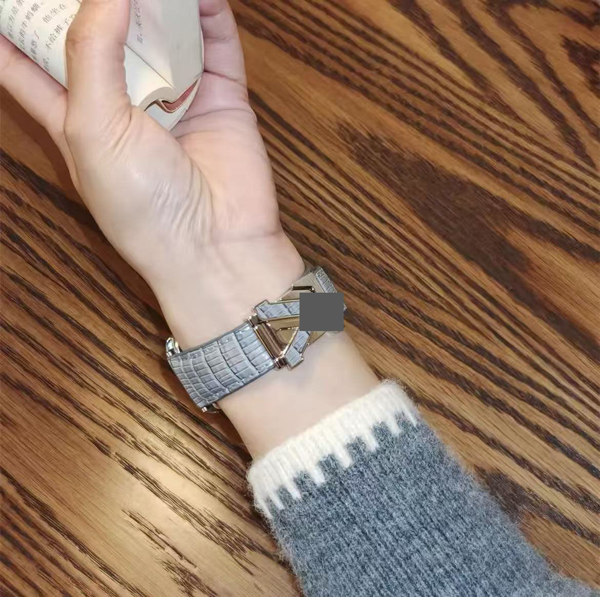 アップルウォッチストラップ  Apple Watch  ダブルV バンド　レザー リザード柄  iWatch ストラップ 38mm～49mm 対応