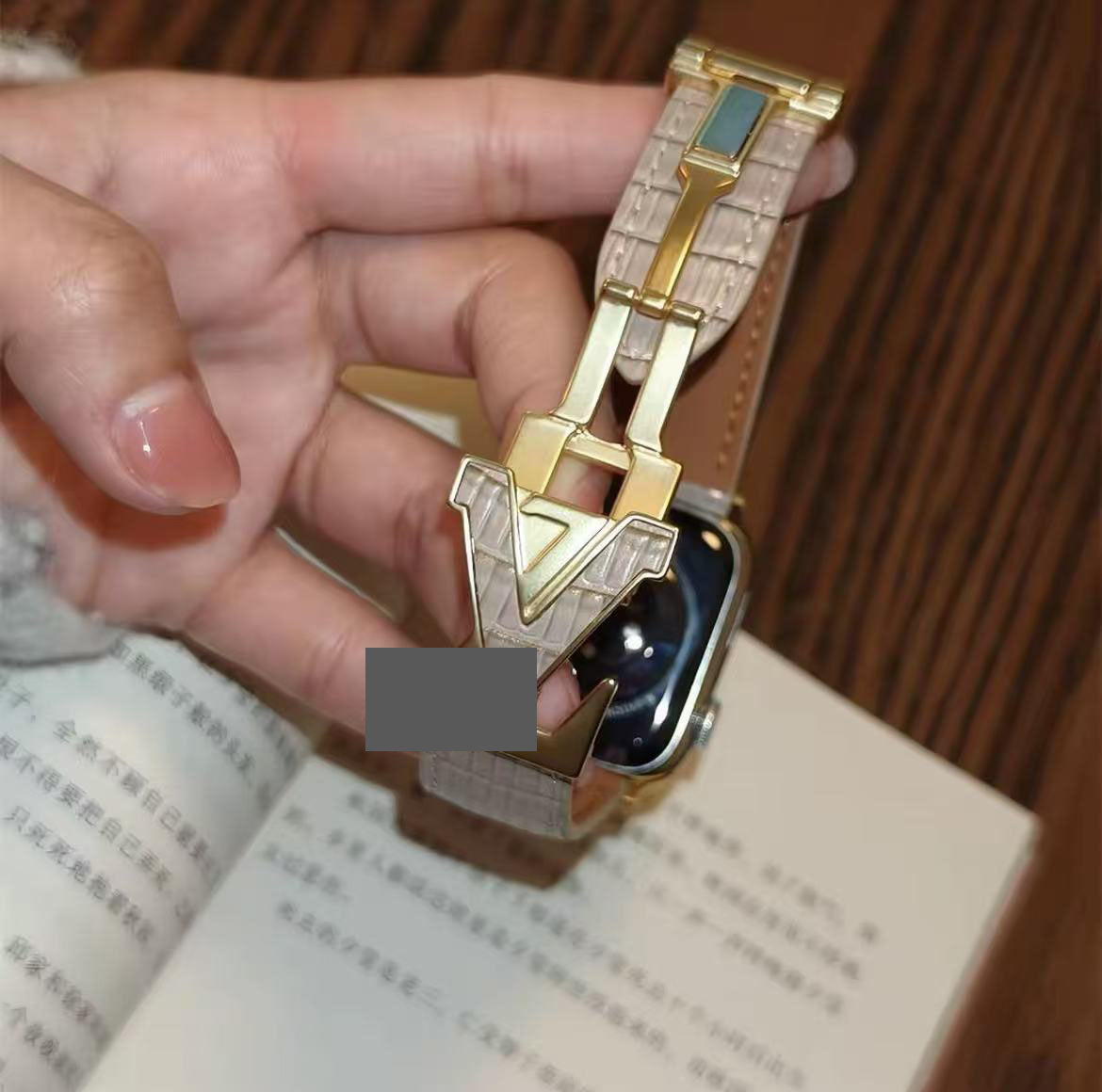 アップルウォッチストラップ  Apple Watch  ダブルV バンド　レザー リザード柄  iWatch ストラップ 38mm～49mm 対応