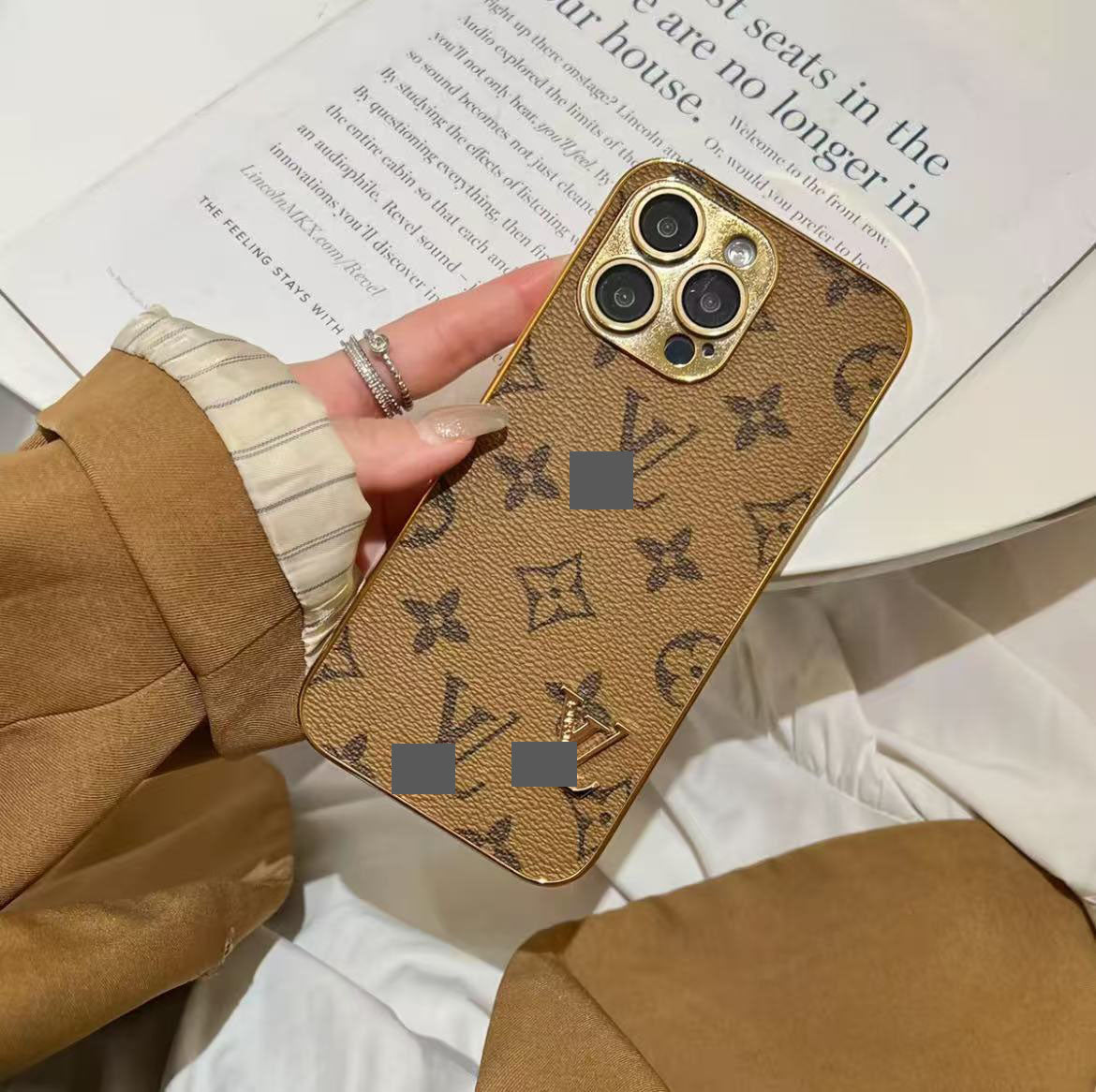 スマホケース  高級感メッキ加工 スマホケース  ダブルVL  ダブルＧ  耐衝撃・防振性能に優れ、高級感あふれるスマホケースで、iPhone に対応